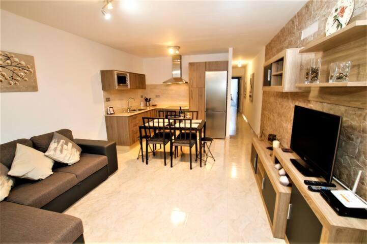 Apartamento Yale Тіас Екстер'єр фото